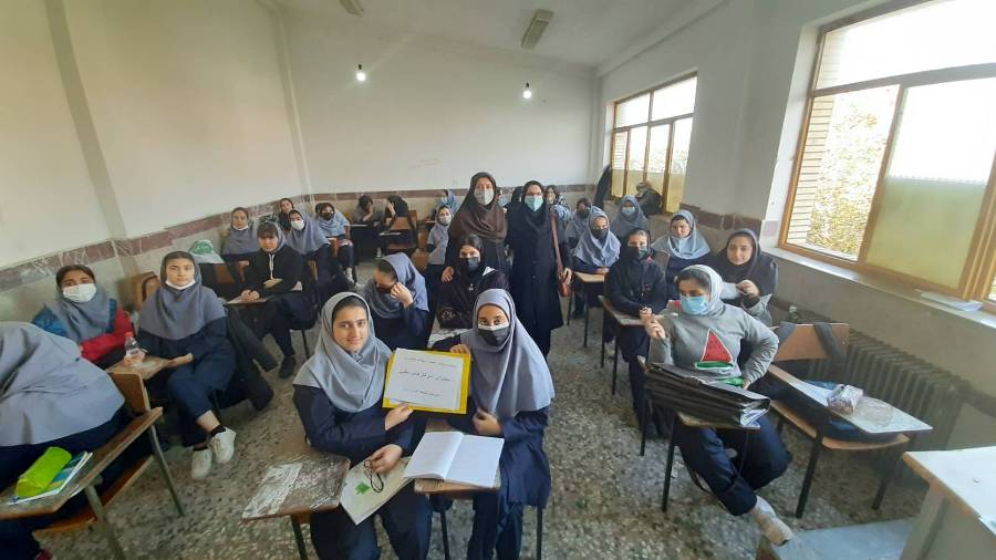 بازدید از مدارس توسط کارکنان کتابخانه